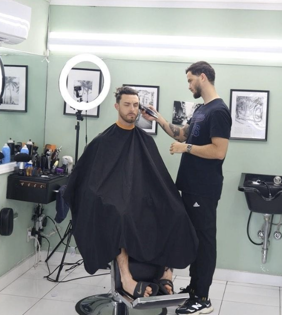 Jose Carlos cutting hair